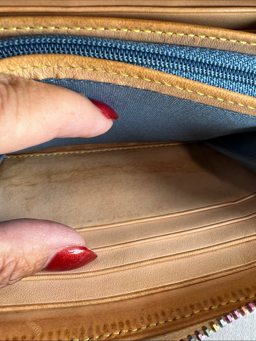 Dooney and Bourke, rainbow, zipper large wallet - Picture 5 of 11